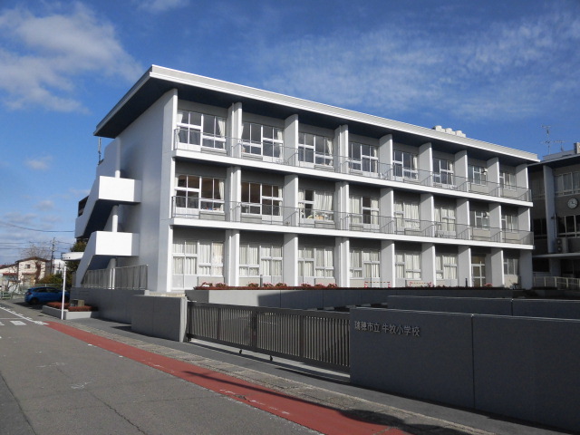 小学校　瑞穂市立牛牧小学校（小学校）まで1179m