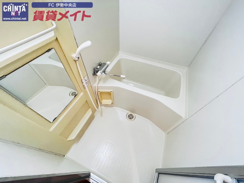 バス・シャワールーム　別部屋反転写真