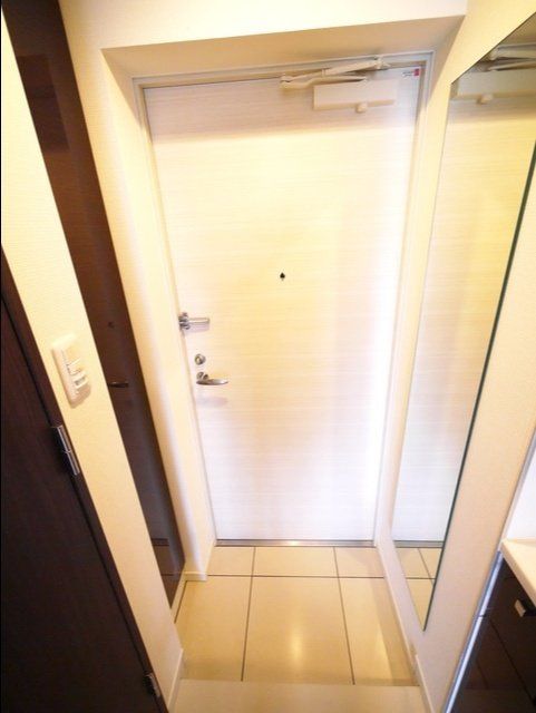 玄関　同物件別部屋写真