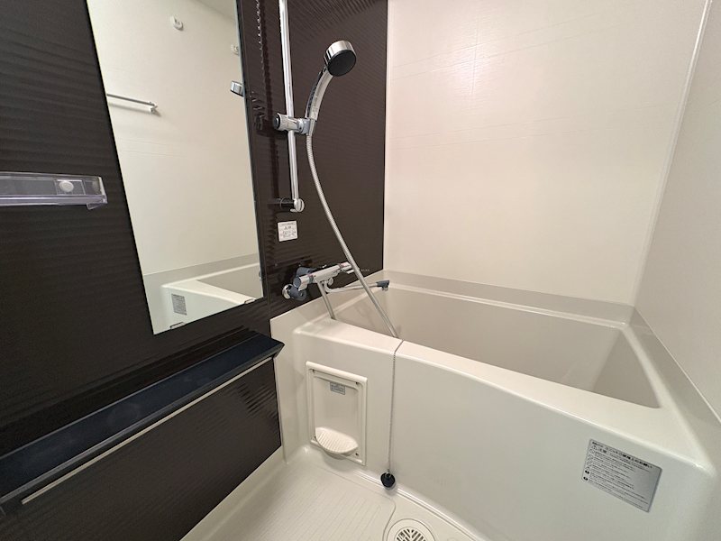 バス・シャワールーム　※別部屋の写真です