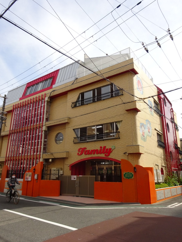 幼稚園・保育園　認定こども園ファミリー（幼稚園・保育園）まで429m