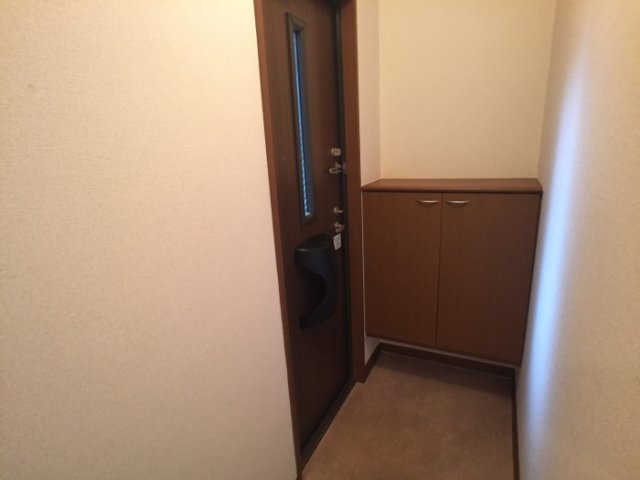 収納　掲載写真は同型の左右反転の部屋を掲載しております。実際のお写