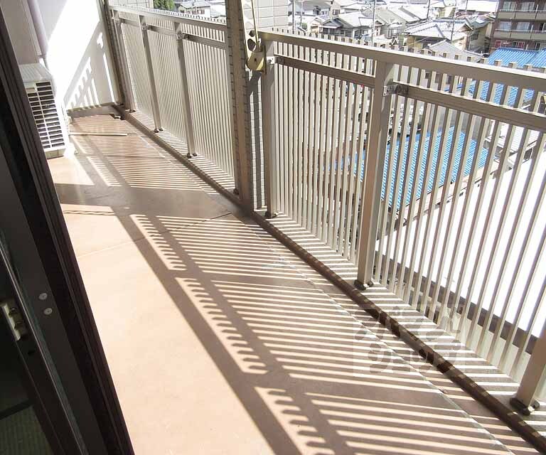 バルコニー　洗濯物も十分に干せる広さです。