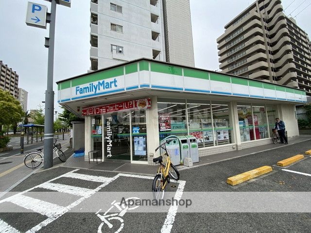 コンビニ　ファミリーマート（コンビニ）まで638m