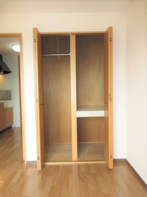 収納　写真は別の部屋のものです。