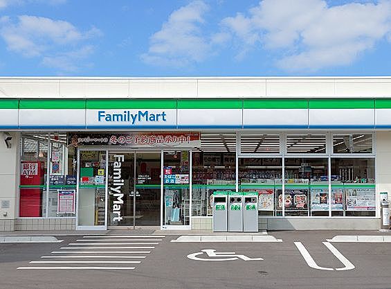 コンビニ　ファミリーマート 鹿骨二丁目店（コンビニ）まで1307m