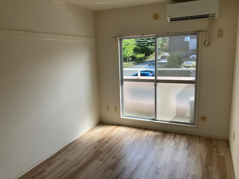 居室・リビング　日の当たる眺めの良い部屋です
