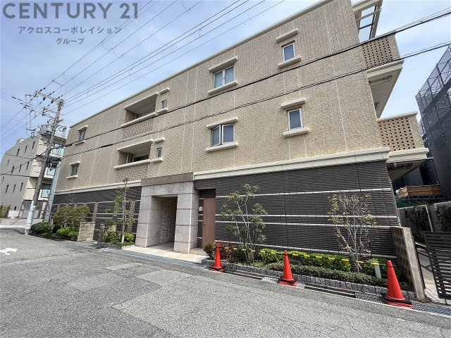 建物外観　オートロックで外部の人間が簡単に出入りできないため安心です。