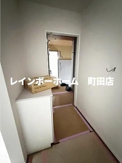 玄関　※建設中のお写真です