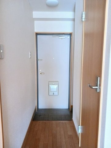 玄関　収納もある玄関です