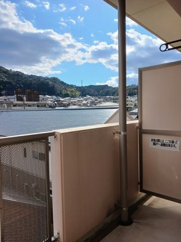 バルコニー　外からの目が気にならないバルコニーで洗濯物が干せます