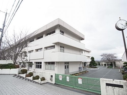 中学校　生駒市立鹿ノ台中学校（中学校）まで601m
