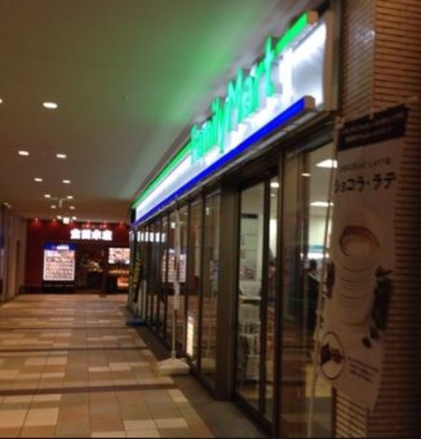 コンビニ　ファミリーマート阪急大井町ガーデン店（コンビニ）まで221m