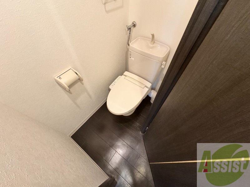 トイレ　こちらはトイレです。清潔感があり、安心して使用できます。