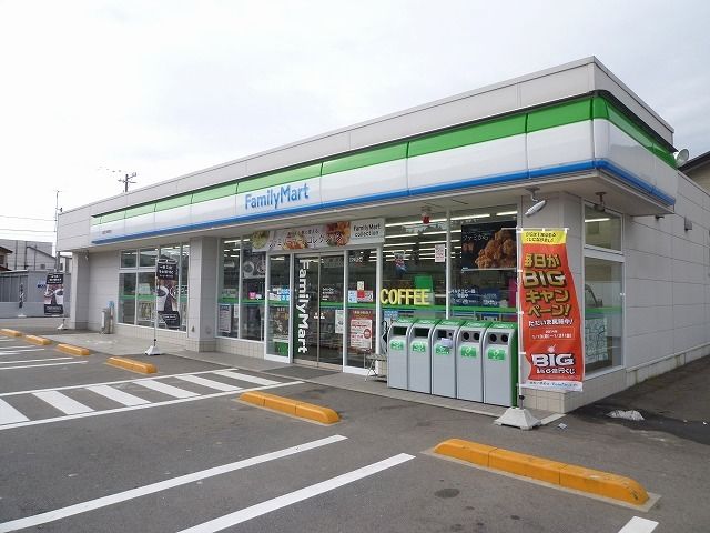 コンビニ　ファミリーマート（コンビニ）まで250m