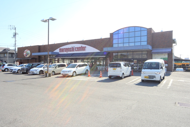 スーパー　マルヨシセンター椿店（スーパー）まで582m