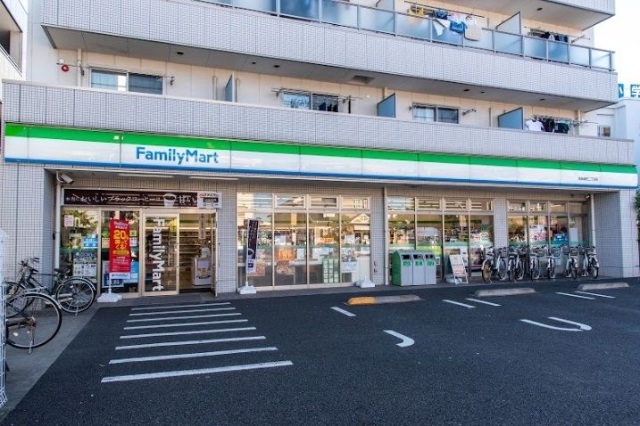 コンビニ　ファミリーマート南篠崎町二丁目店（コンビニ）まで410m
