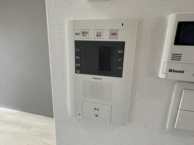 セキュリティ　TVモニター付きインターホンです。