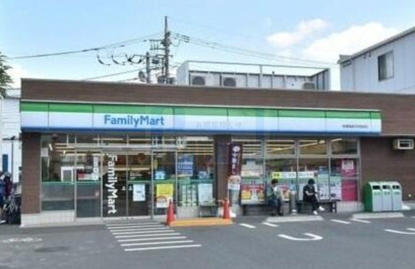 コンビニ　ファミリーマート板橋高島平団地前店（コンビニ）まで110m