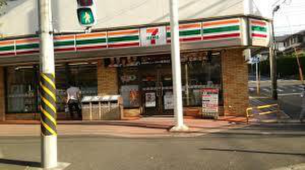 コンビニ　セブンイレブン横浜港南丸山台店（コンビニ）まで408m