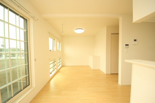居室・リビング　同型タイプの別のお部屋です