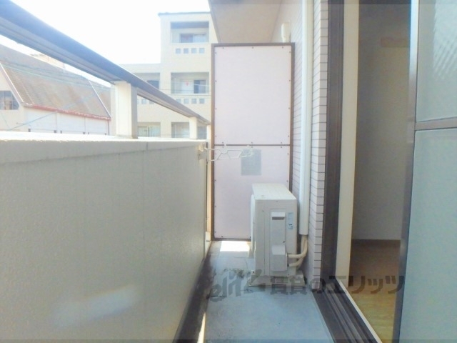 バルコニー　洗濯機上に棚があります