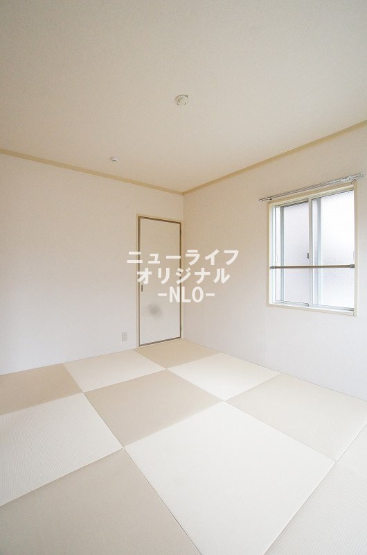その他部屋・スペース　洋室にも自然に調和するモダン畳
