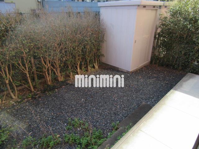 庭　お庭にトランクルームがあります。