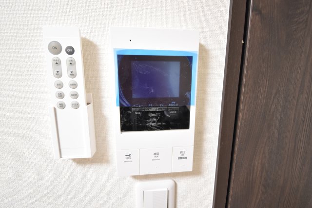 セキュリティ　TVモニターホンは安心ですね。誰か確認してから開けて下さいね