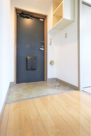 玄関　参考写真（同物件別部屋）