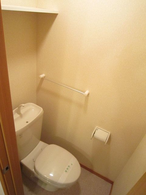 トイレ　上部棚あり