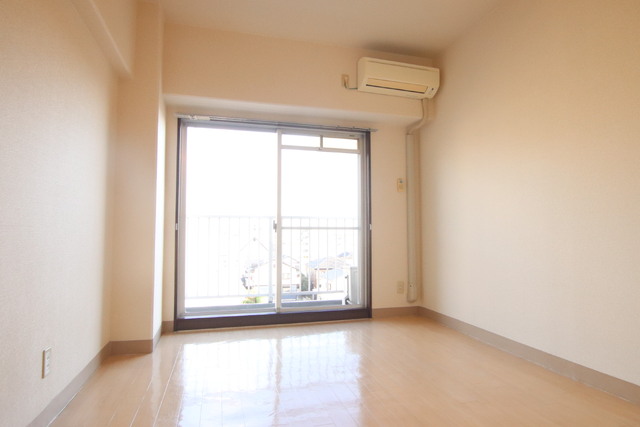 居室・リビング　南東向きで明るいお部屋です。