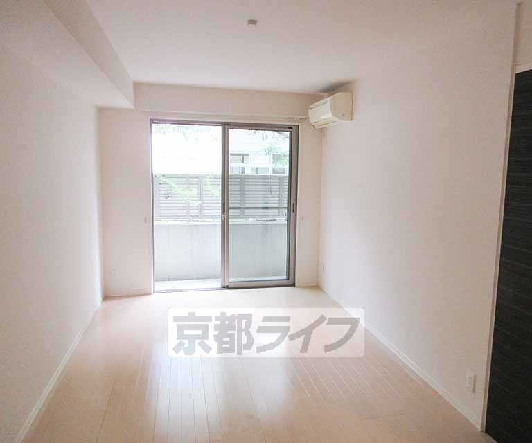 居室・リビング　開放的なＬＤＫ８．４帖です！