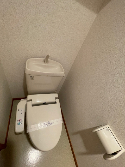 トイレ　温水洗浄便座