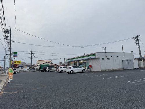 コンビニ　ファミリーマート北名古屋鹿田国門地店（コンビニ）まで638m