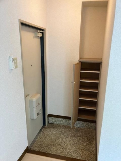 玄関　※別部屋の写真です