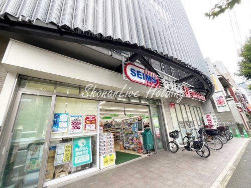 ドラックストア　ドラッグセイムス　蒔田駅前店（ドラッグストア）まで139m