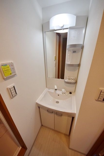 洗面設備　別部屋参照写真
