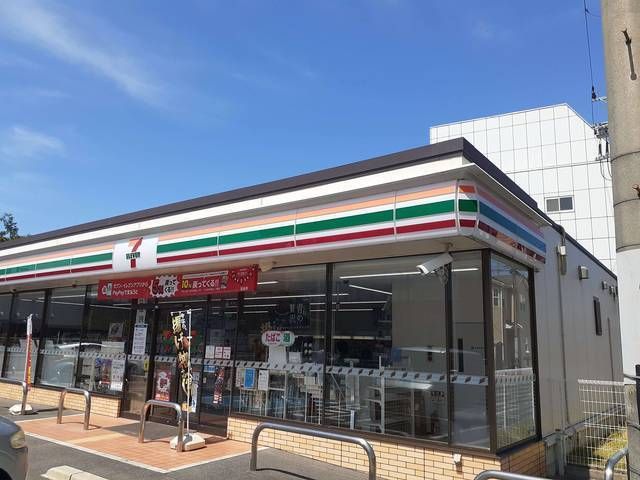 コンビニ　セブンイレブン様（コンビニ）まで384m