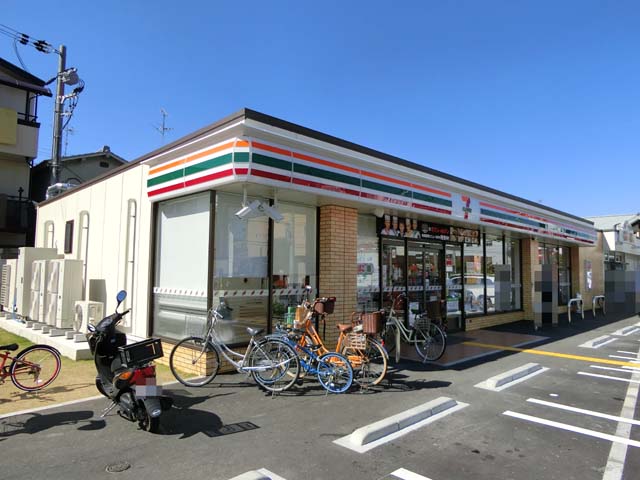 コンビニ　セブンイレブン 八尾高美町4丁目店（コンビニ）まで322m