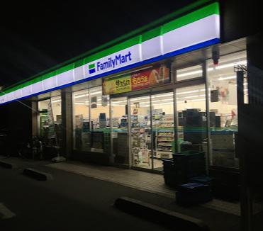 コンビニ　ファミリーマート 川口十二月田店（コンビニ）まで819m