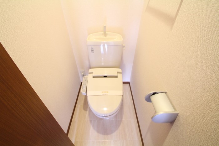 トイレ　トイレは快適な洗浄便座付き