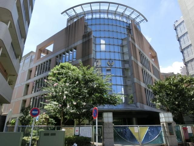 小学校　峡田小学校（小学校）まで700m