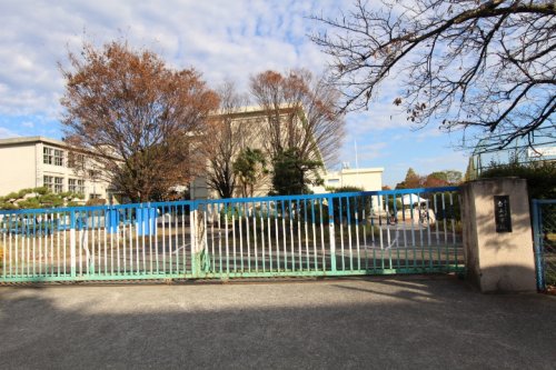 小学校　春日井市立白山小学校（小学校）まで1898m