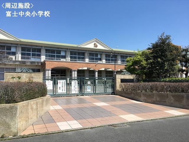 小学校　中央小学校（小学校）まで294m