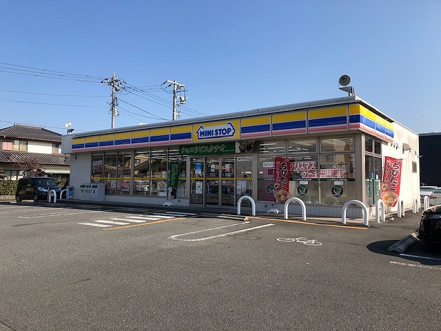 コンビニ　ミニストップ（コンビニ）まで700m