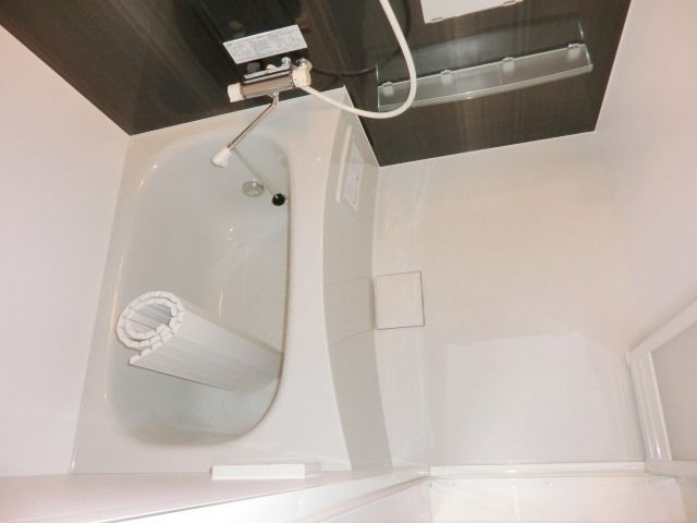バス・シャワールーム　便利な浴室乾燥機・追い焚き付きのバス。