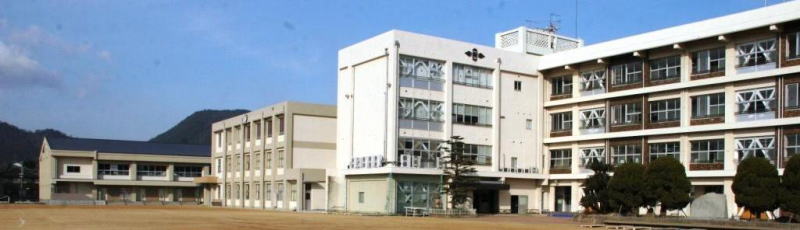 小学校　高松市立国分寺南小学校（小学校）まで437m