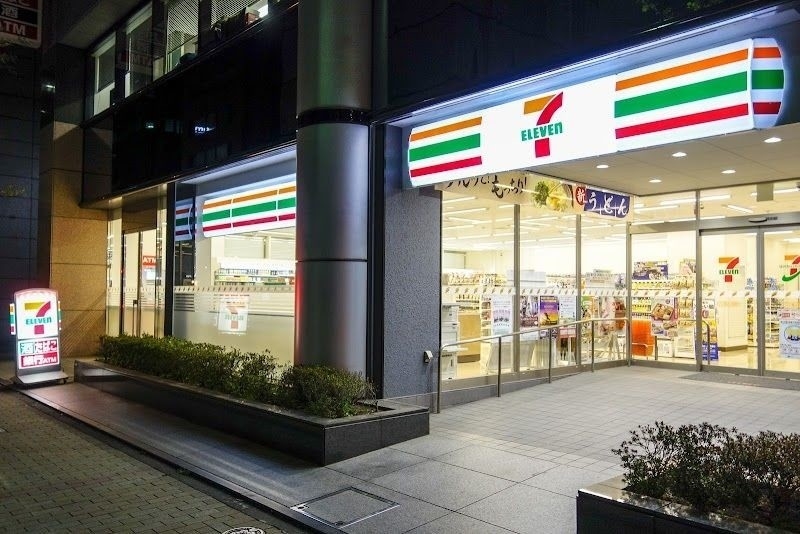 コンビニ　セブンイレブン八丁堀2丁目店（コンビニ）まで486m