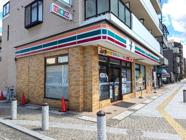 コンビニ　セブンイレブン泉佐野日根野駅前店（コンビニ）まで813m